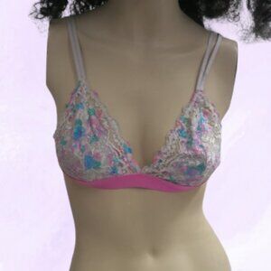 PINK Victoria's Secret lace trimmed triangle bra in white and pink size medium.